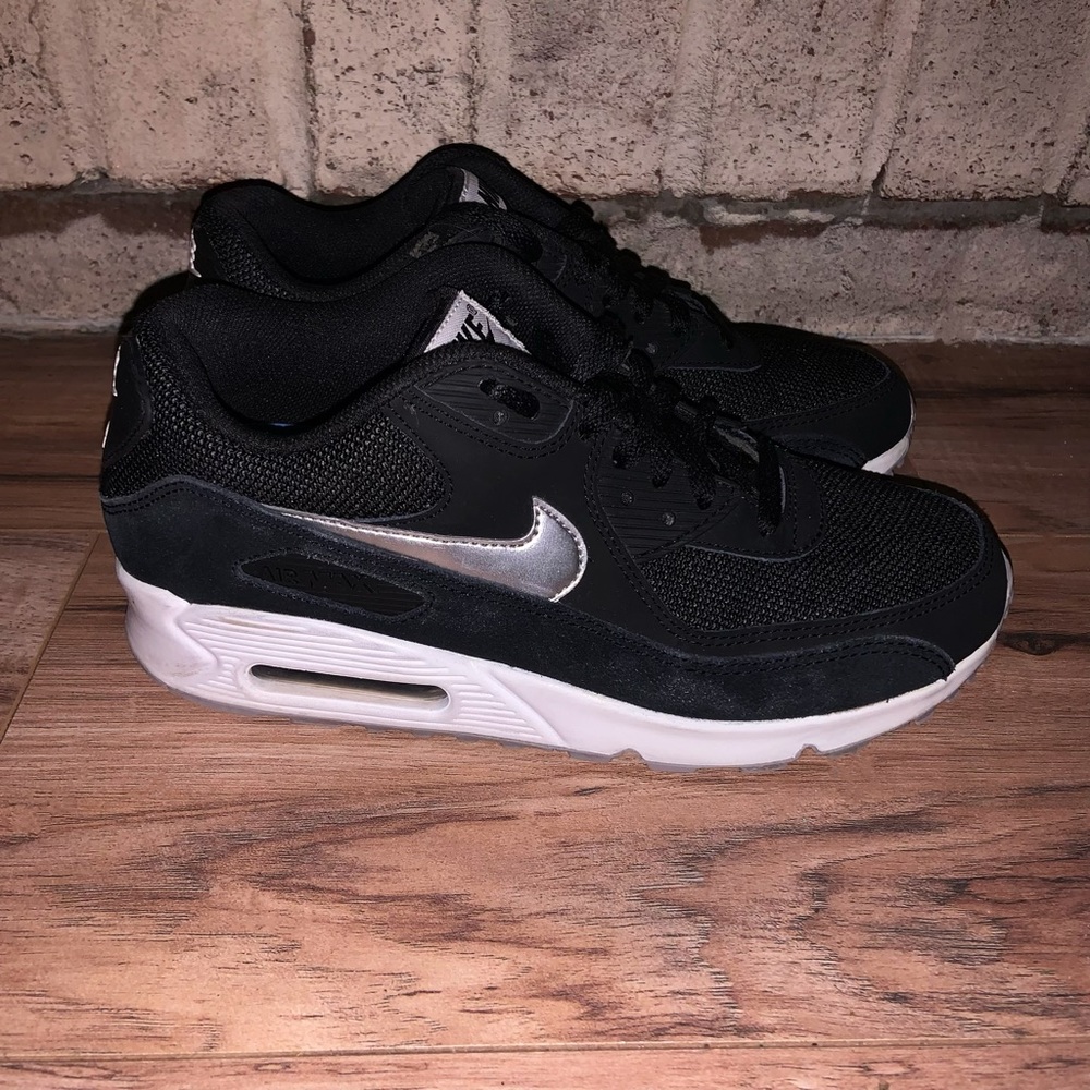 Nike Air Max 90 Essential, Size 7 - Picture 4 of 5